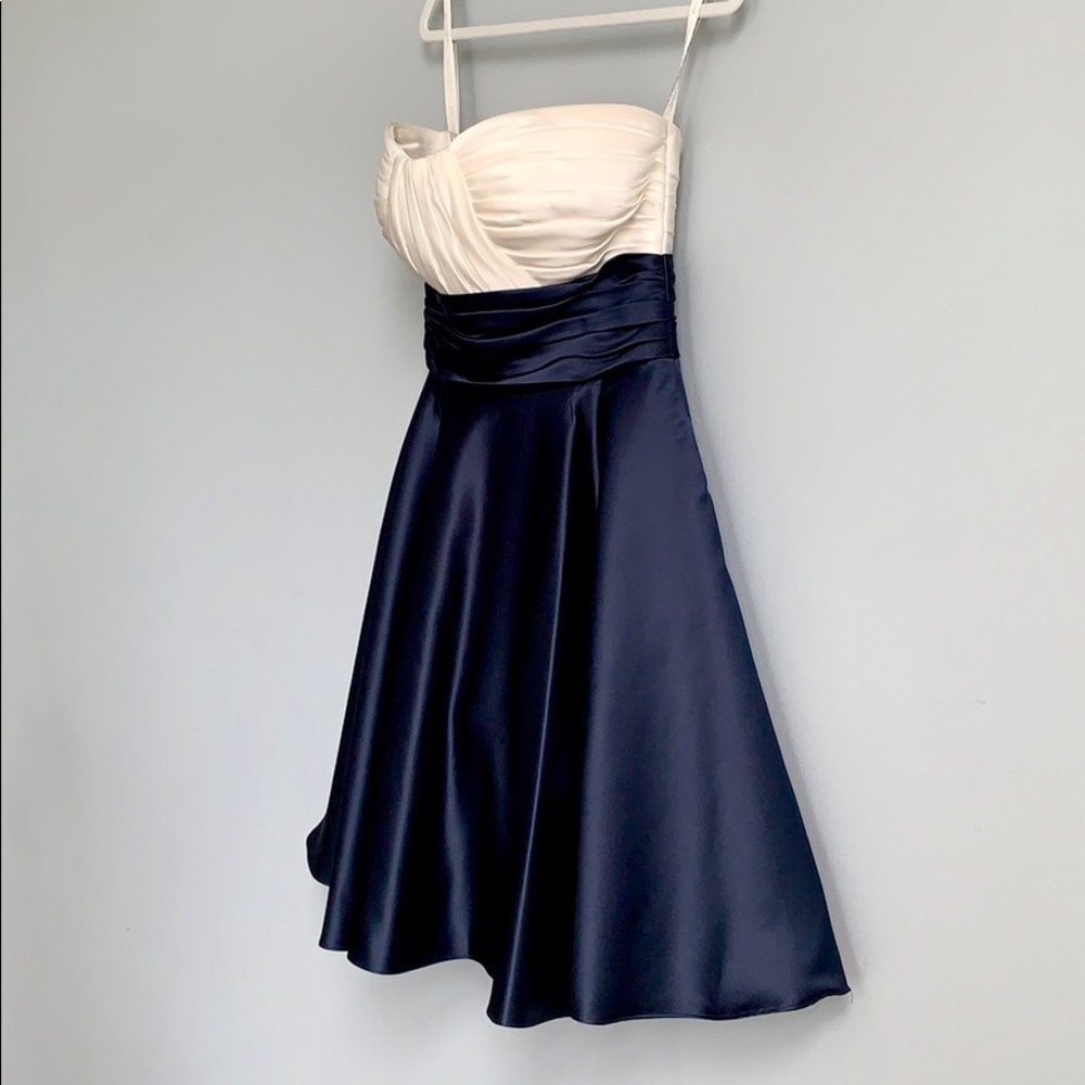💯% European Satin Dress with POCKETS - Picture 3 of 4